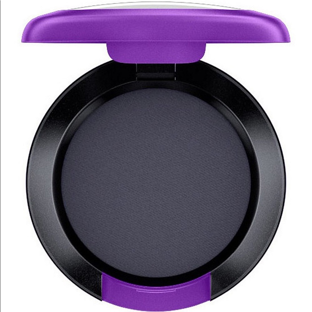 Selena MAC is it the beat eyeshadow